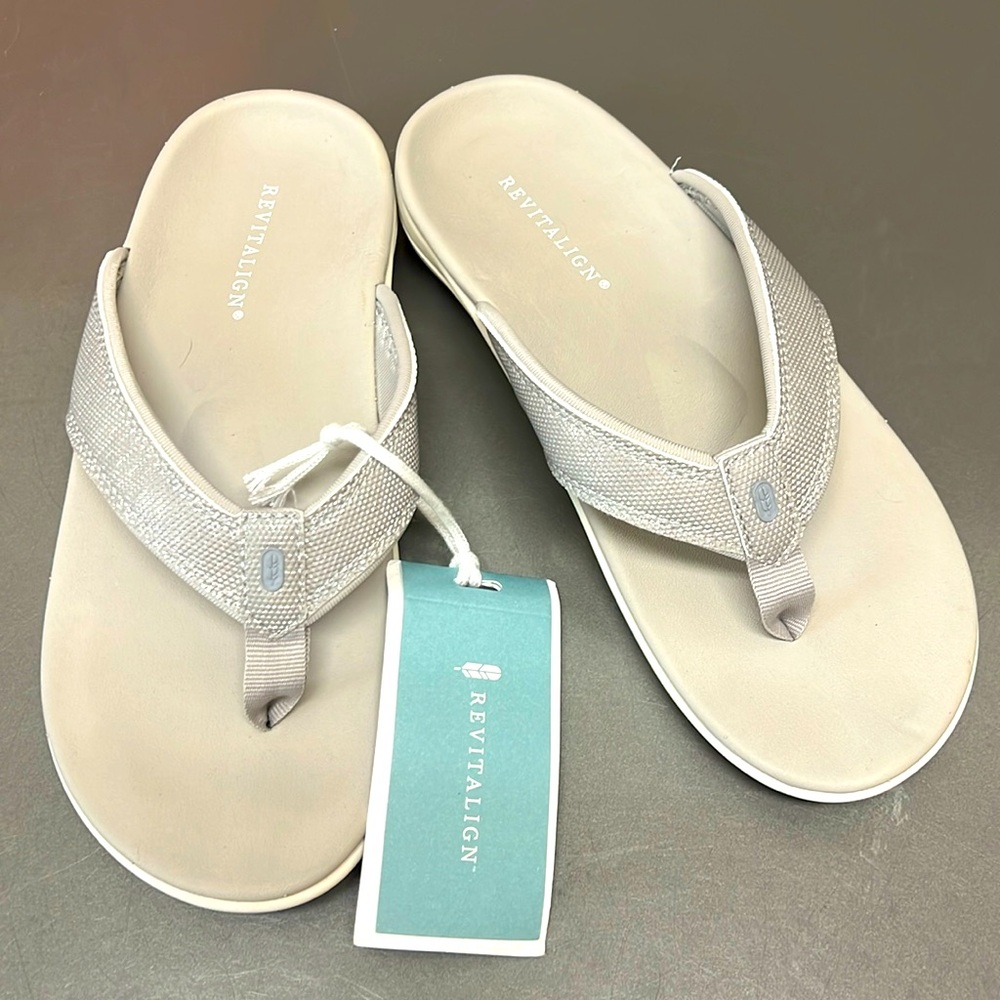 NWT Revitalign Orthotic Thong Sandals - Yumi Metallic